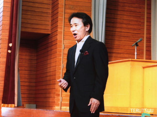 �o�D�����P �w���E�}���`���̒j�x�T���`�� �R�`�����������]�ڒ��w�Z�u��