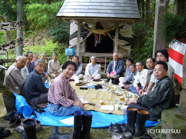 �o�D�����P �����񐶉ƃ��P�n �R�`�����R����J �R�̐_�_��