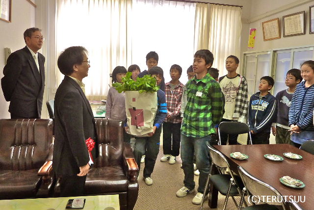 �o�D�����P �]�ڑ�ꏬ�w�Z�n��50���N�L�O�u��