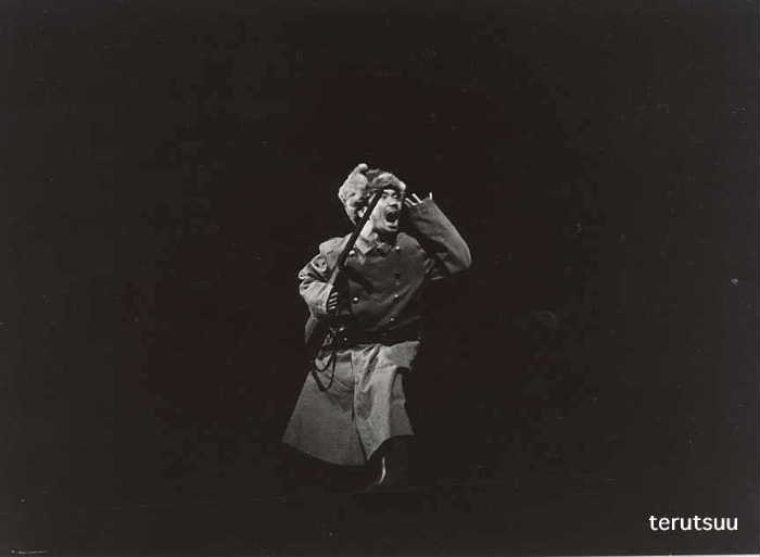 俳優佐藤輝 劇団俳優小劇場『日と火と碑と人碑と碑』鉄次